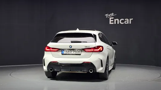 BMW 1 Series (F40) 120i M 2022 4