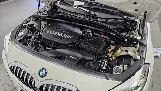 BMW 1 Series (F40) 120i M 2022 6