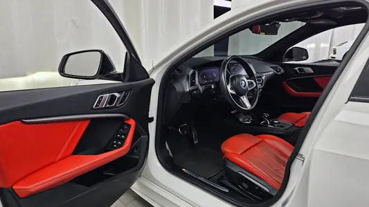 BMW 1 Series (F40) 120i M 2022 10