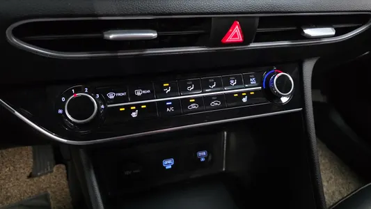Hyundai (DN8) 2.0 LPG() 2021 18