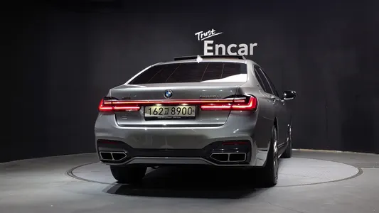 BMW 7 Series (G11) M760Li xDrive 2020 4