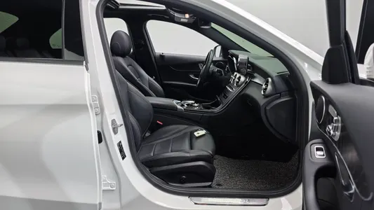 Mercedes-Benz C-Class W205 C220 d 4MATIC AMG Line 2019 26