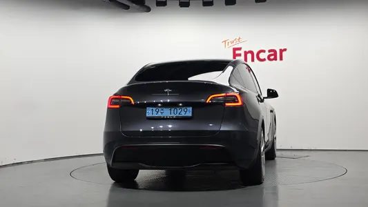 Tesla Y RWD 2021 4