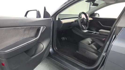 Tesla Y RWD 2021 10