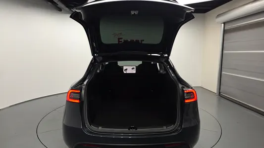 Tesla Y RWD 2021 20