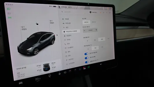 Tesla Y RWD 2021 16