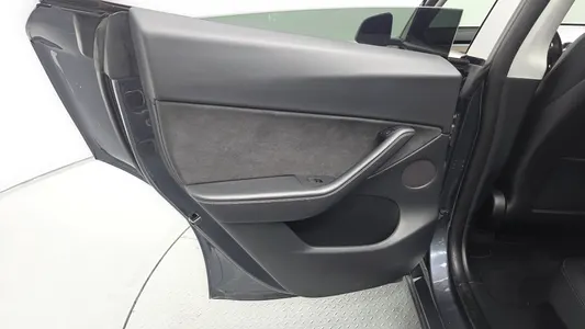 Tesla Y RWD 2021 25