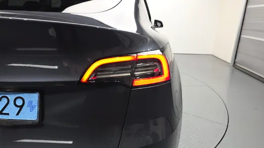 Tesla Y RWD 2021 23