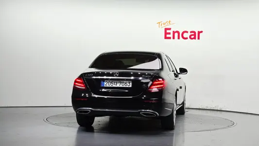 Mercedes-Benz E-Class W213 E300 4MATIC 2020 4