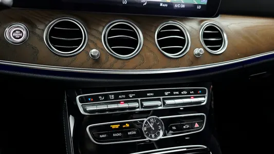 Mercedes-Benz E-Class W213 E300 4MATIC 2020 31