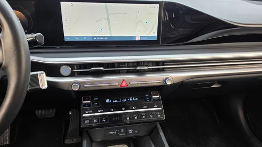 Hyundai (GN7) 2.5 2WD 2023 13