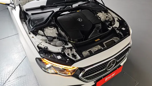 Mercedes-Benz E-Class W214 E300 4MATIC AMG Line 2024 5