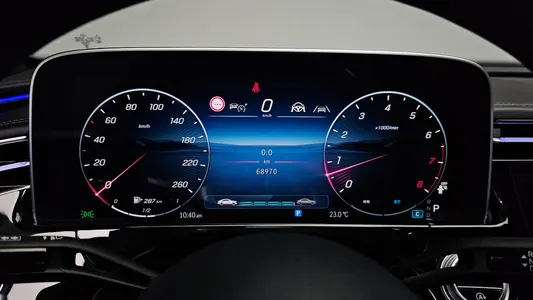 Mercedes-Benz E-Class W214 E300 4MATIC AMG Line 2024 7