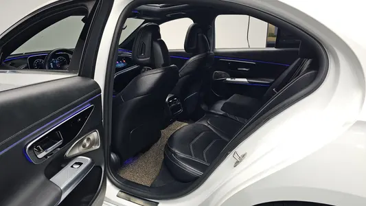 Mercedes-Benz E-Class W214 E300 4MATIC AMG Line 2024 10