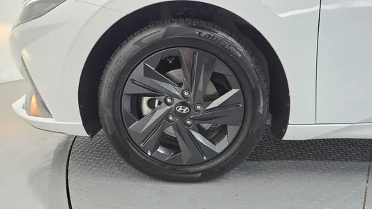 Hyundai (CN7) 2022 5