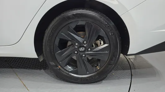 Hyundai (CN7) 2022 21