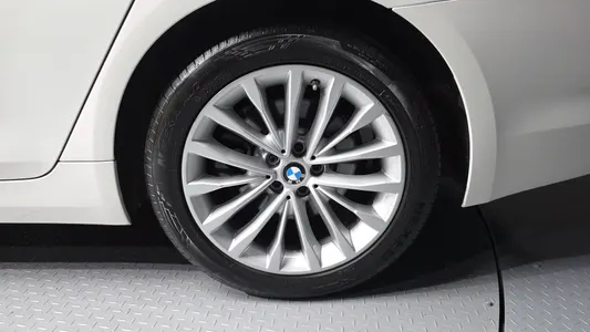 BMW 5 Series (G30) 520d 2019 5