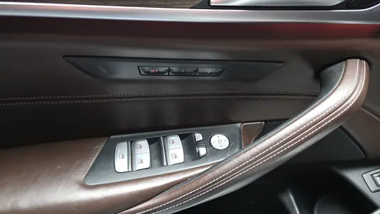 BMW 5 Series (G30) 520d 2019 29