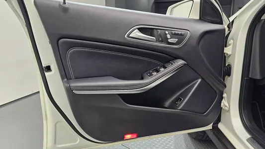 Mercedes-Benz GLA-Class X156 GLA220 2019 24