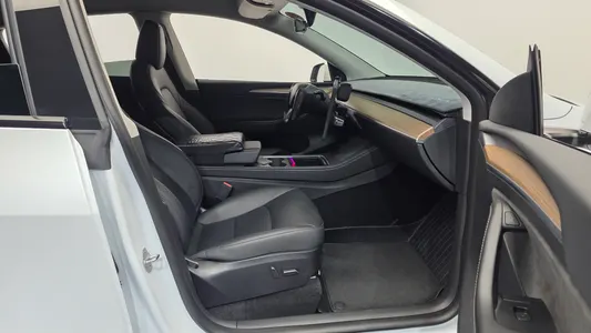 Tesla Y RWD 2024 11