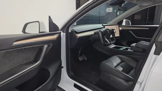 Tesla Y RWD 2024 10