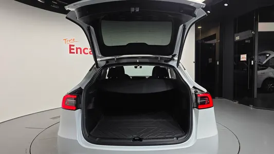 Tesla Y RWD 2024 20