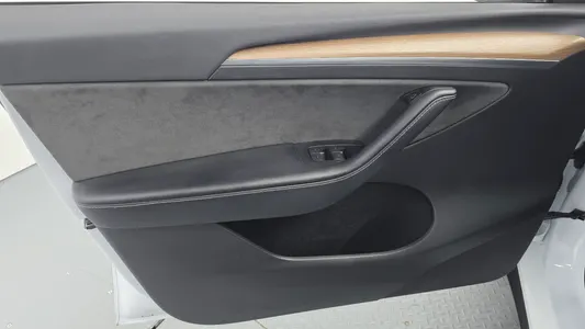 Tesla Y RWD 2024 24