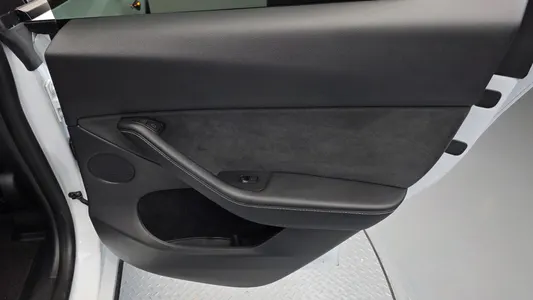 Tesla Y RWD 2024 25