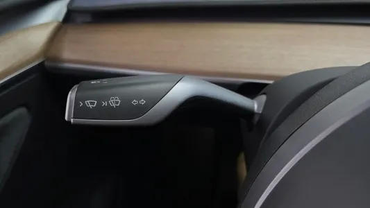 Tesla Y RWD 2024 32