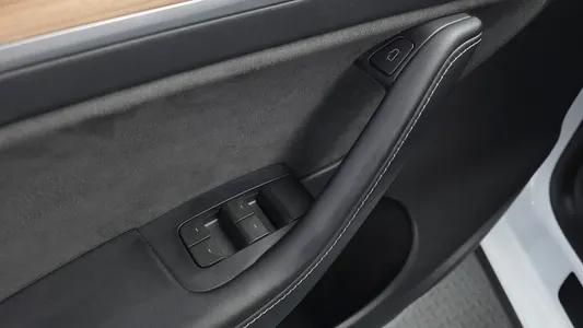 Tesla Y RWD 2024 27