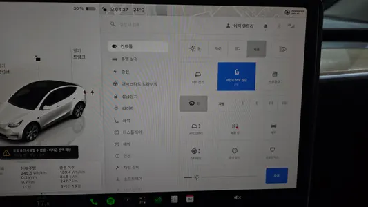 Tesla Y RWD 2024 29