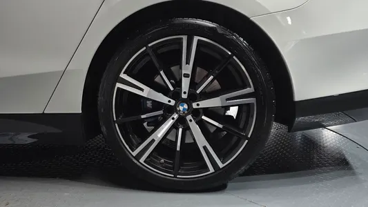 BMW 5 Series (G60) 530i xDrive M 2025 21