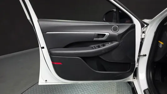 Hyundai (DN8) 2.0 LPG() 2020 23
