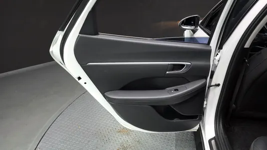 Hyundai (DN8) 2.0 LPG() 2020 24