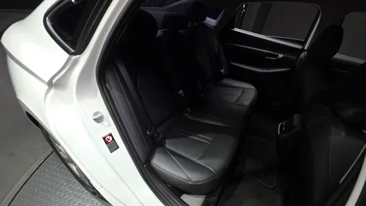 Hyundai (DN8) 2.0 LPG() 2020 25