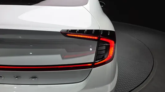Hyundai (DN8) 2.0 LPG() 2020 22