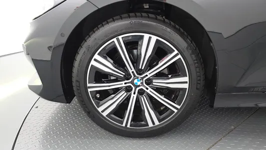 BMW 3 Series (G20) 320i 2025 5