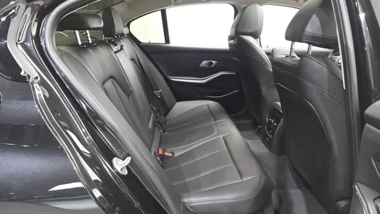 BMW 3 Series (G20) 320i 2025 12