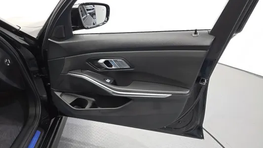 BMW 3 Series (G20) 320i 2025 25