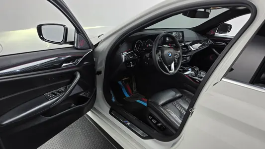 BMW 5 Series (G30) 530i xDrive M 2018 10