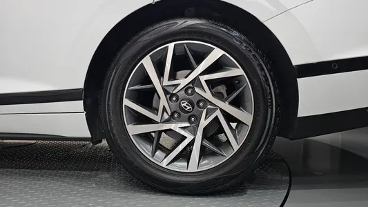Hyundai (GN7) 2023 21
