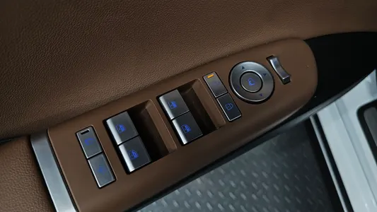 Hyundai (GN7) 2023 37