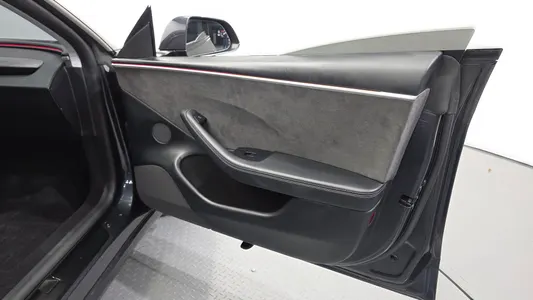 Tesla 3 AWD 2024 24