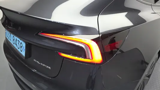 Tesla 3 AWD 2024 23