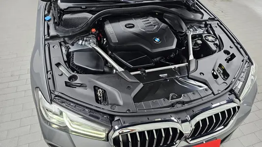 BMW 5 Series (G30) 520i M 2023 6