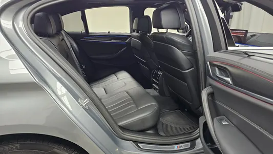 BMW 5 Series (G30) 520i M 2023 11