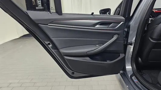 BMW 5 Series (G30) 520i M 2023 25