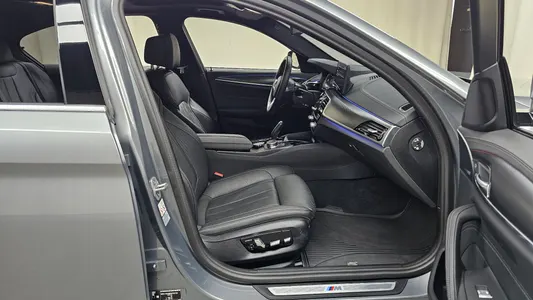 BMW 5 Series (G30) 520i M 2023 26