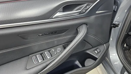 BMW 5 Series (G30) 520i M 2023 29
