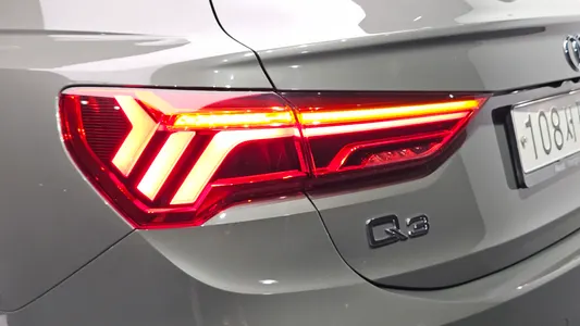 Audi Q3 (F3) 35 TDI 2020 23